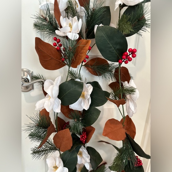 ✨NWT Ashland MAGNOLIA & RED BERRY GARLAND 6ft CHRISTMAS 🎄 - Picture 5 of 15